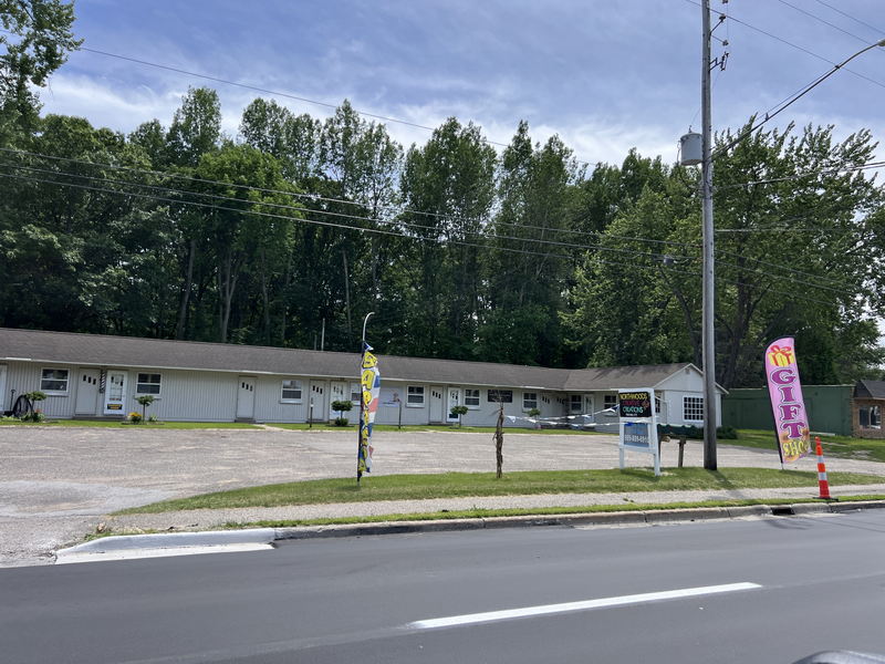 Sea Breeze Motel (Fergusons Motel) - June 15 2024 Photo (newer photo)